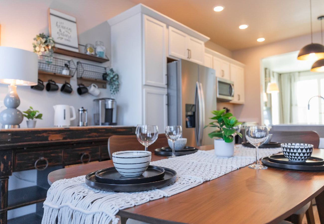 Townhouse in Billings - New modern Townhome with Hot Tub 