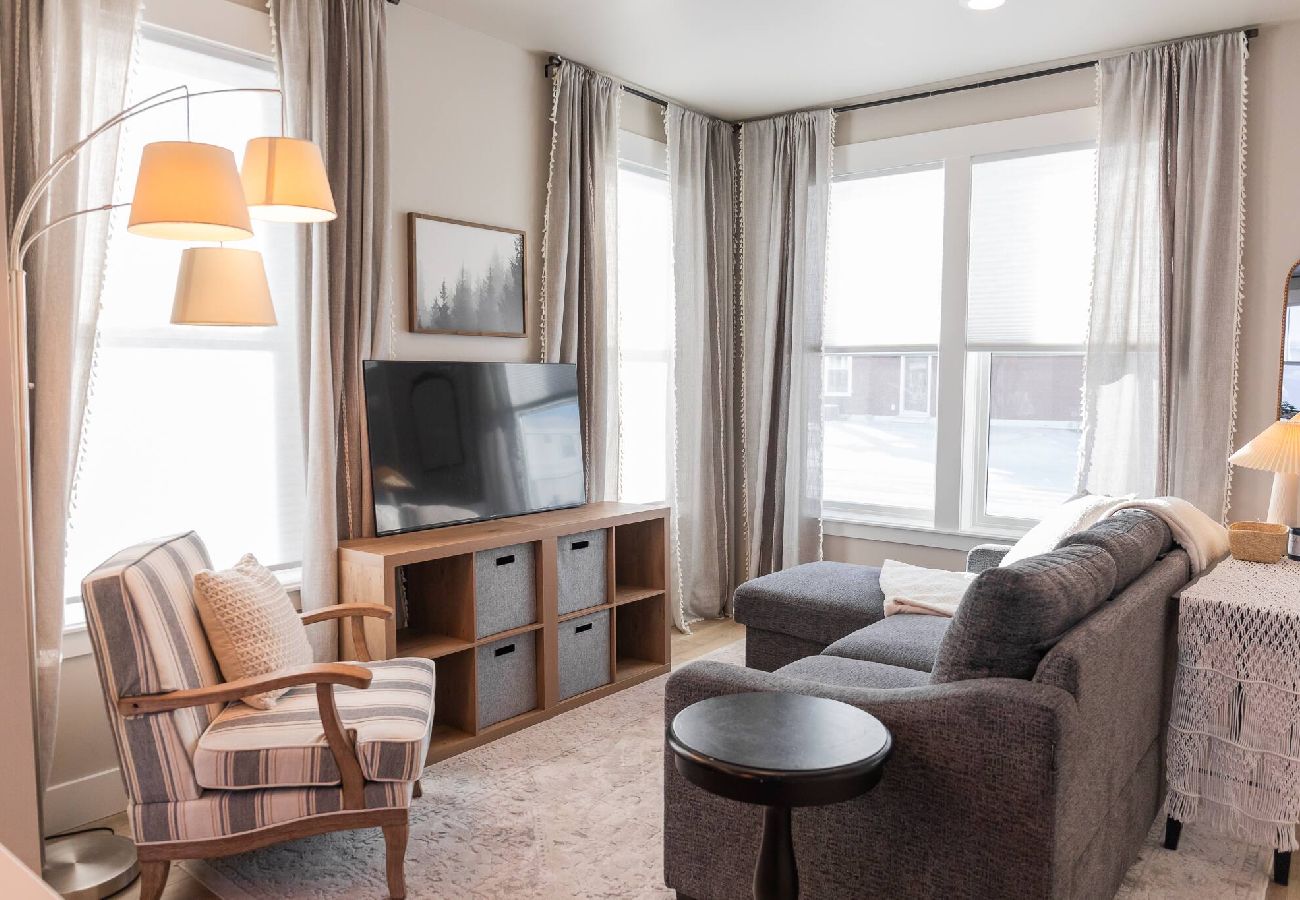 Townhouse in Billings - New modern Townhome with Hot Tub 