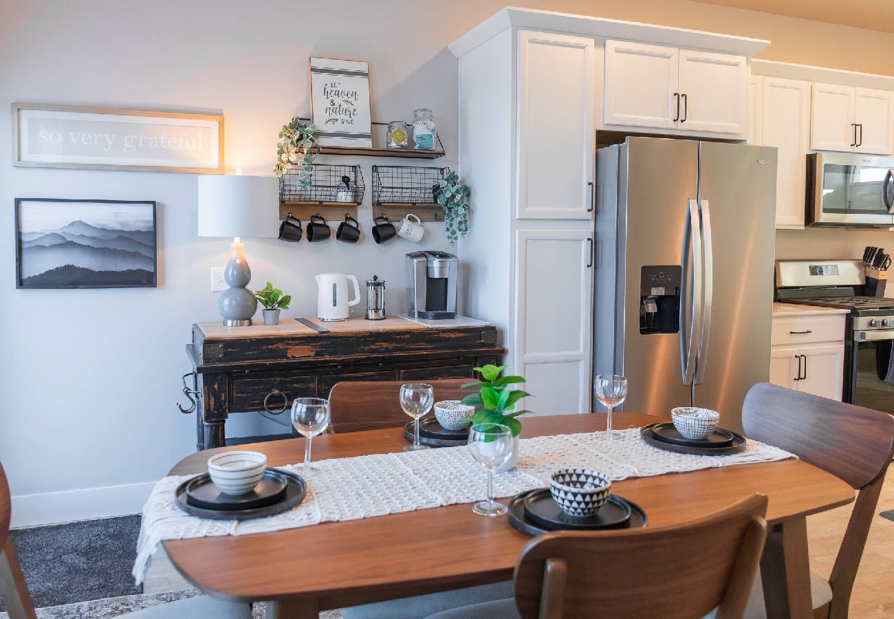 Townhouse in Billings - New modern Townhome with Hot Tub 