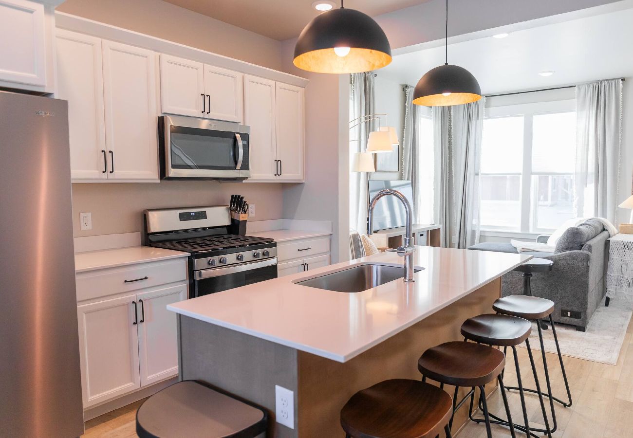 Townhouse in Billings - New modern Townhome with Hot Tub 