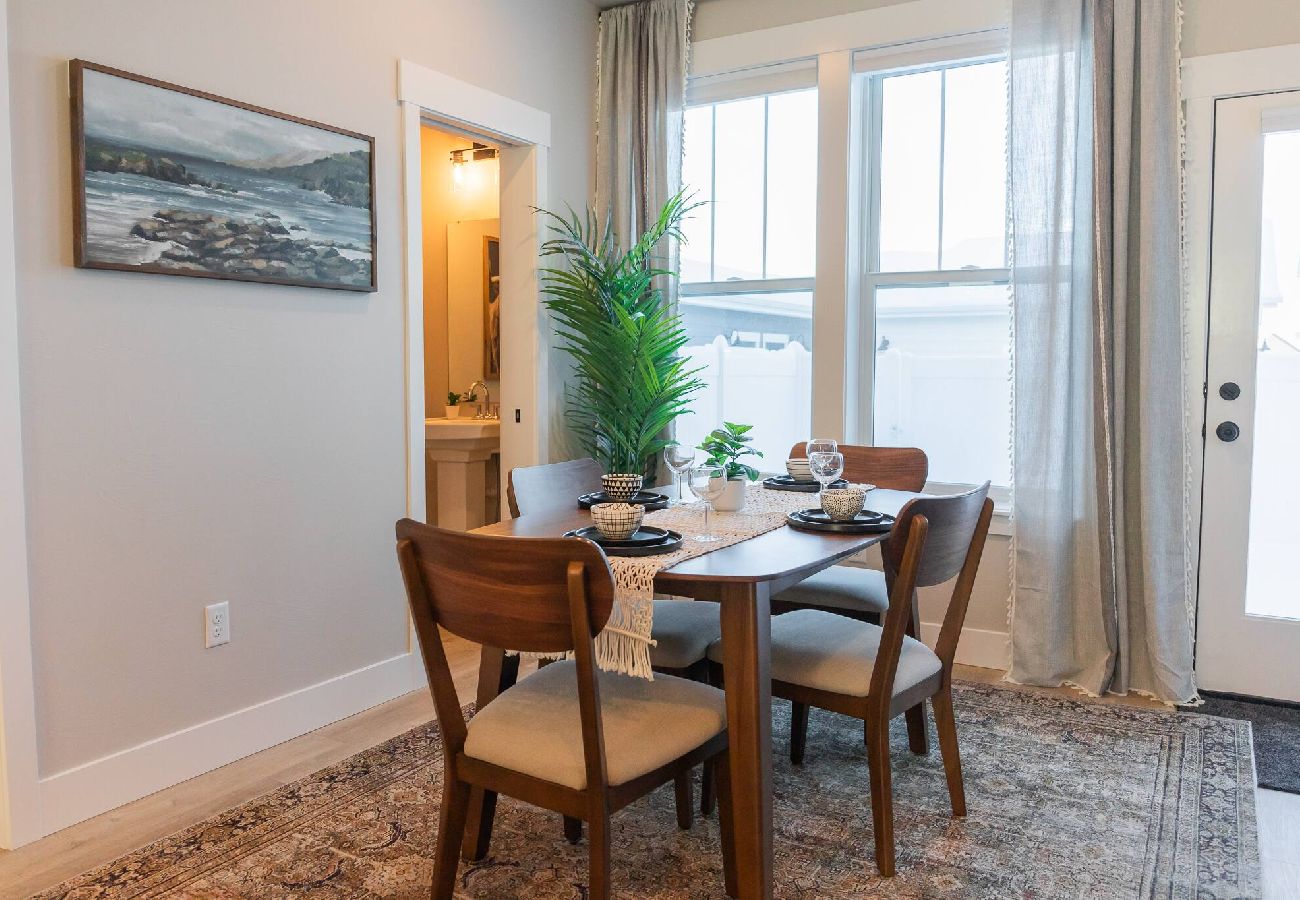 Townhouse in Billings - New modern Townhome with Hot Tub 