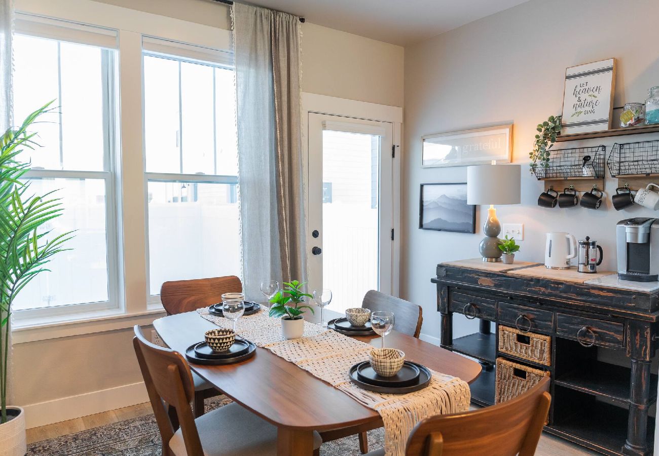 Townhouse in Billings - New modern Townhome with Hot Tub 