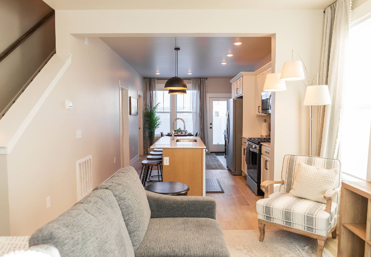 Townhouse in Billings - New modern Townhome with Hot Tub 