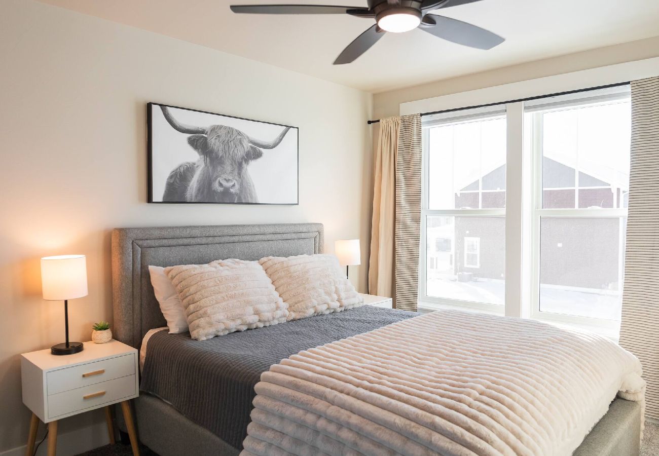 Townhouse in Billings - New modern Townhome with Hot Tub 