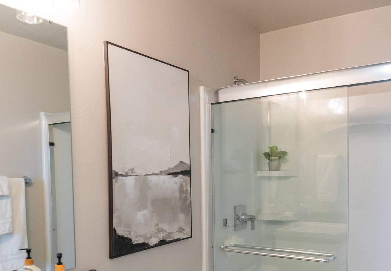 Townhouse in Billings - New modern Townhome with Hot Tub 