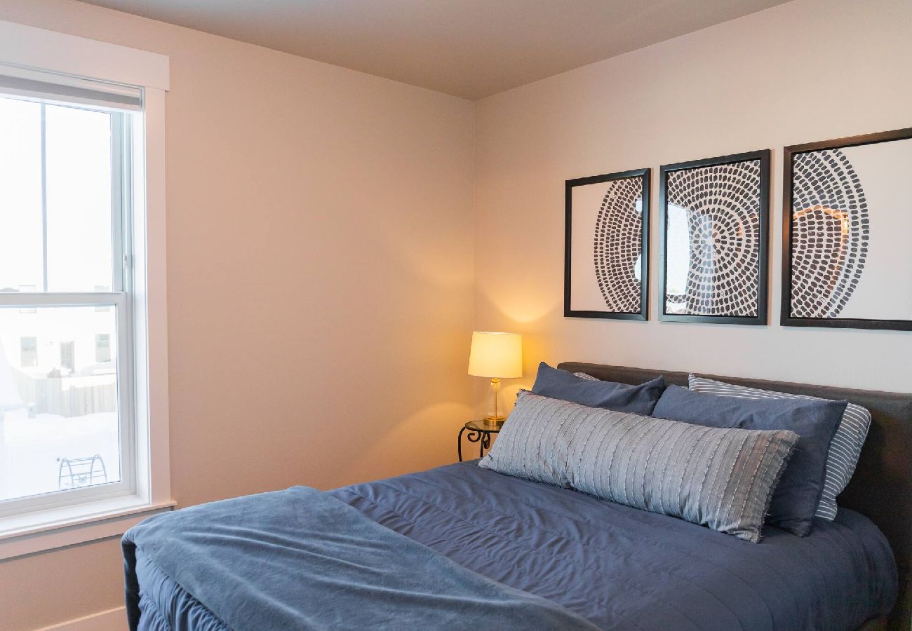 Townhouse in Billings - New modern Townhome with Hot Tub 