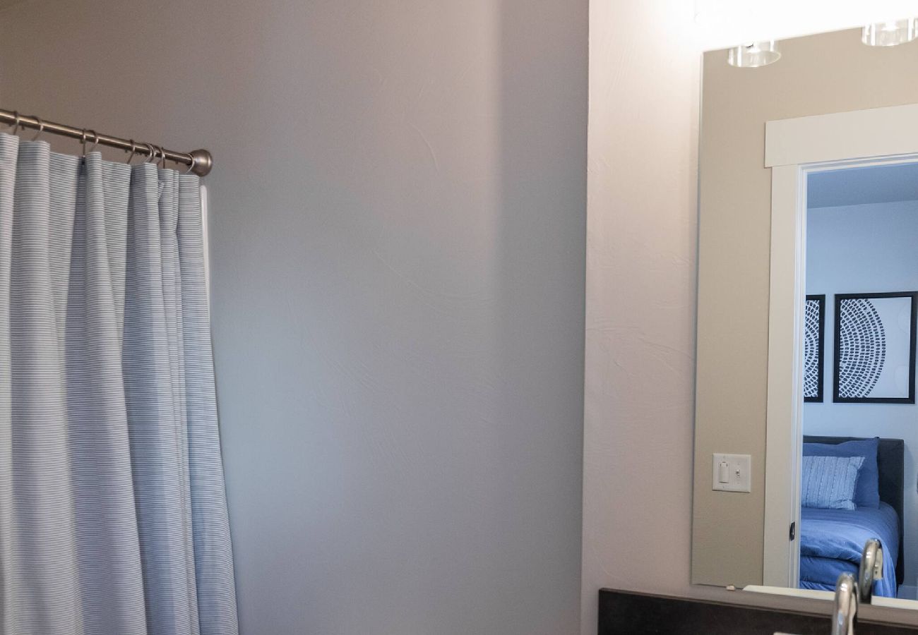 Townhouse in Billings - New modern Townhome with Hot Tub 