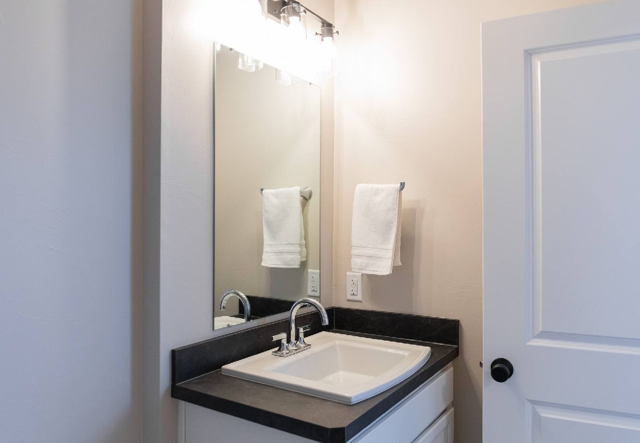 Townhouse in Billings - New modern Townhome with Hot Tub 