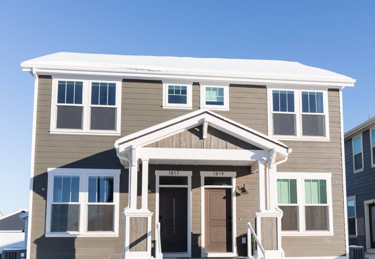 Townhouse in Billings - New modern Townhome with Hot Tub 
