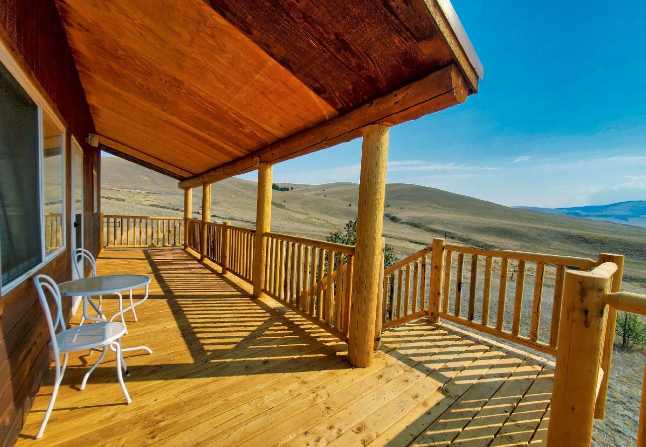 Cabin in Philipsburg - Close to Rock Creek! - Updated cabin on 40 acres! 