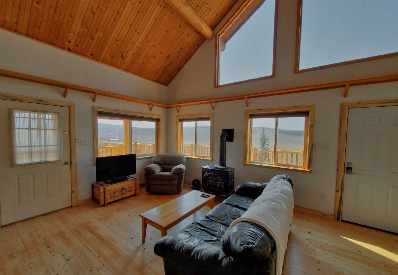 Cabin in Philipsburg - Close to Rock Creek! - Updated cabin on 40 acres! 
