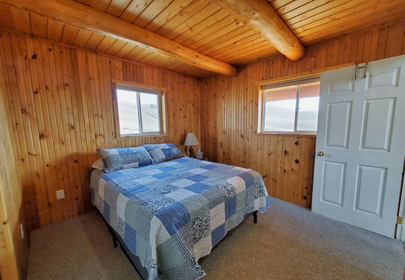 Cabin in Philipsburg - Close to Rock Creek! - Updated cabin on 40 acres! 