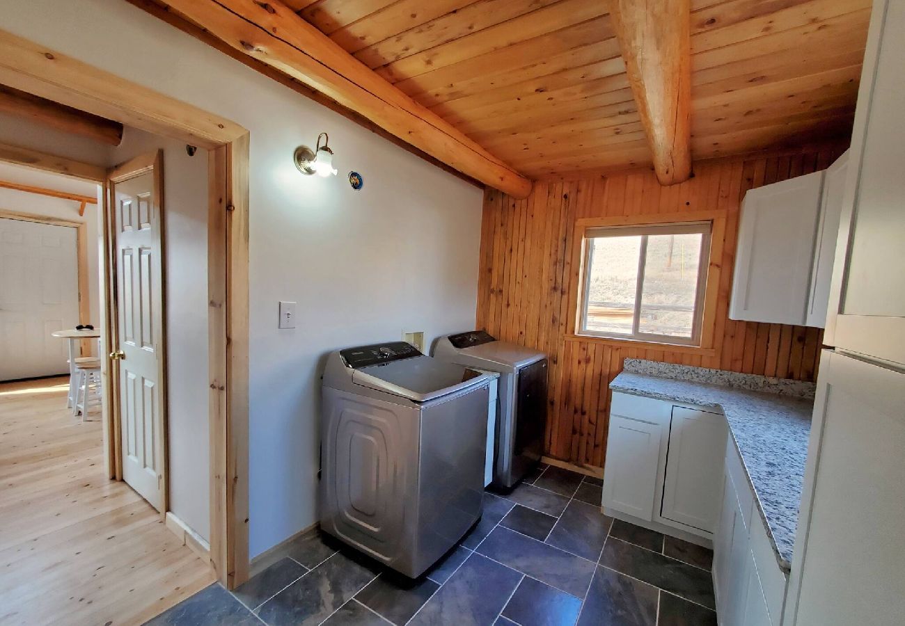 Cabin in Philipsburg - Close to Rock Creek! - Updated cabin on 40 acres! 