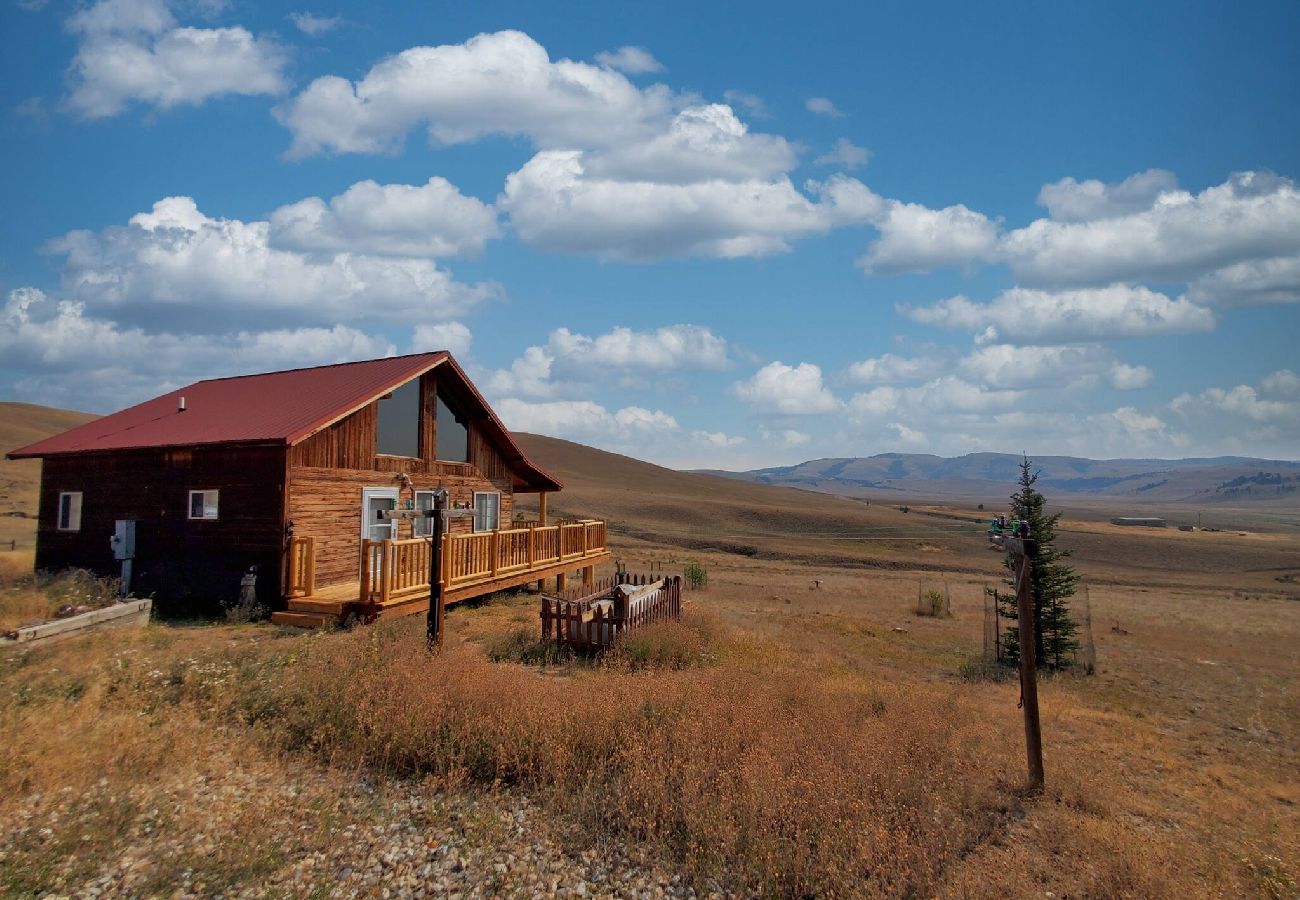 Cabin in Philipsburg - Close to Rock Creek! - Updated cabin on 40 acres! 