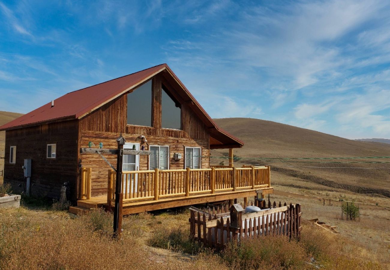 Cabin in Philipsburg - Close to Rock Creek! - Updated cabin on 40 acres! 