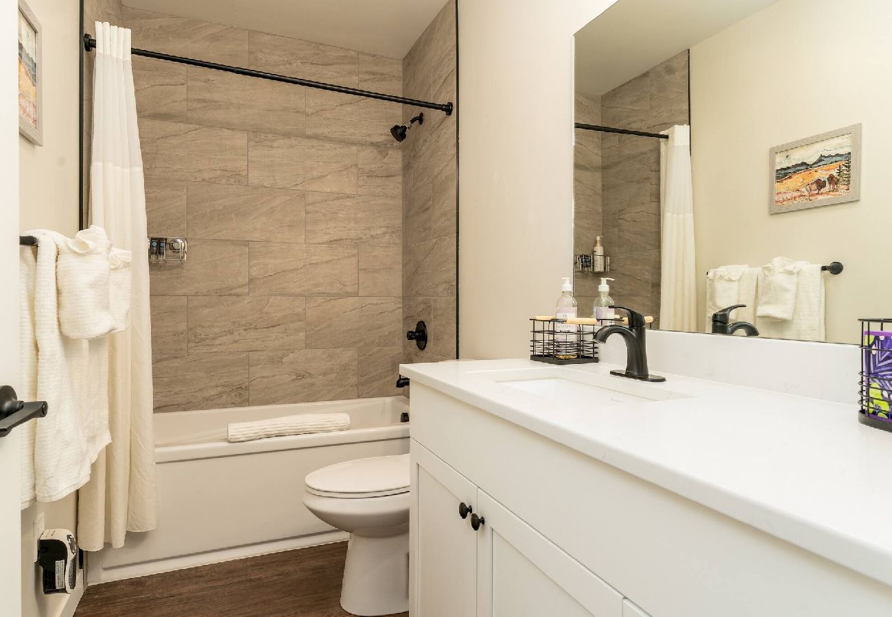 Condominium in Anaconda - Convenient & Modern Condo Living 