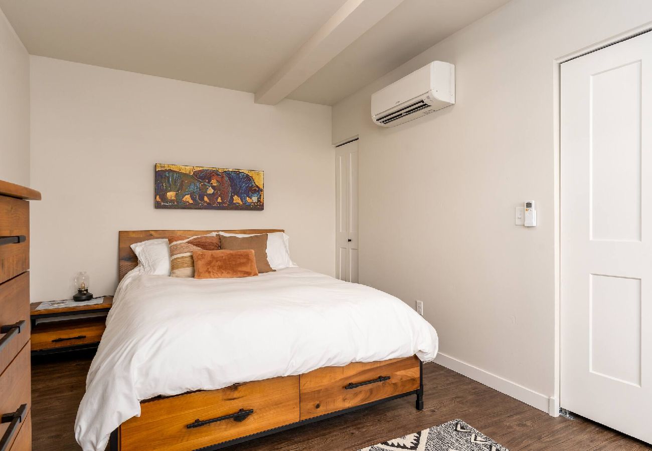 Condominium in Anaconda - Convenient & Modern Condo Living 