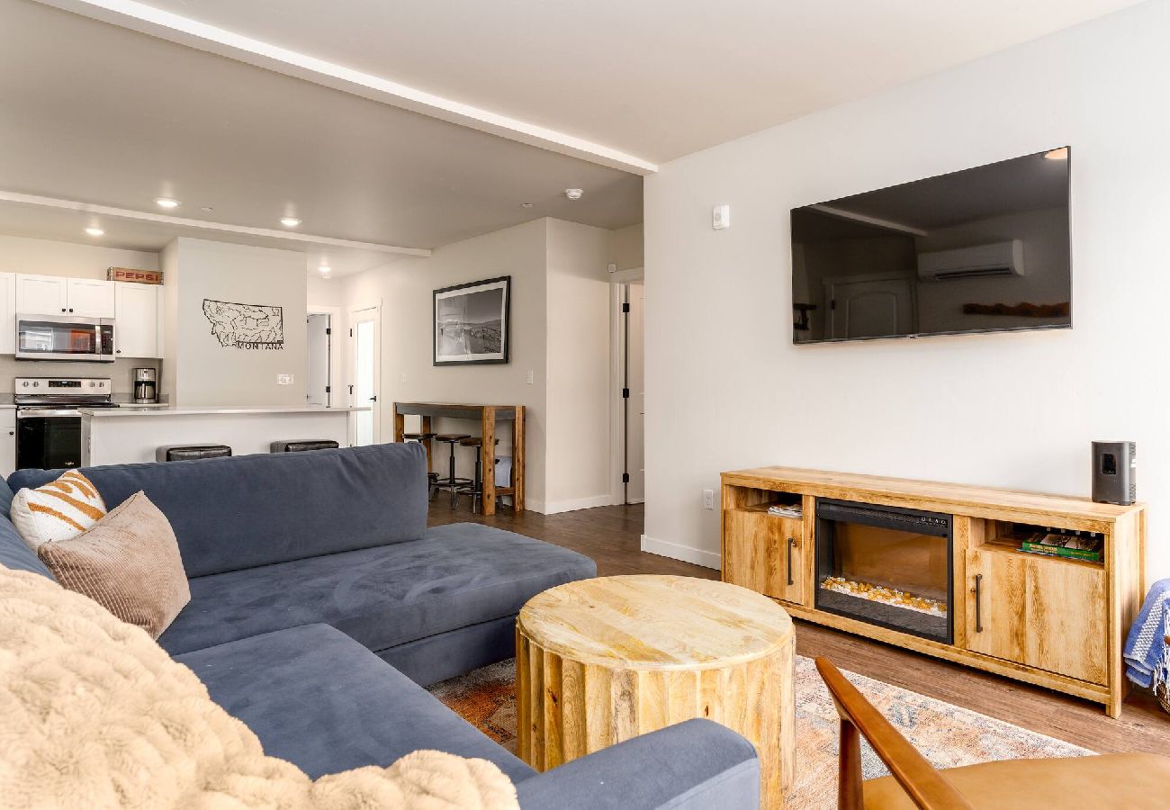 Condominium in Anaconda - Convenient & Modern Condo Living 