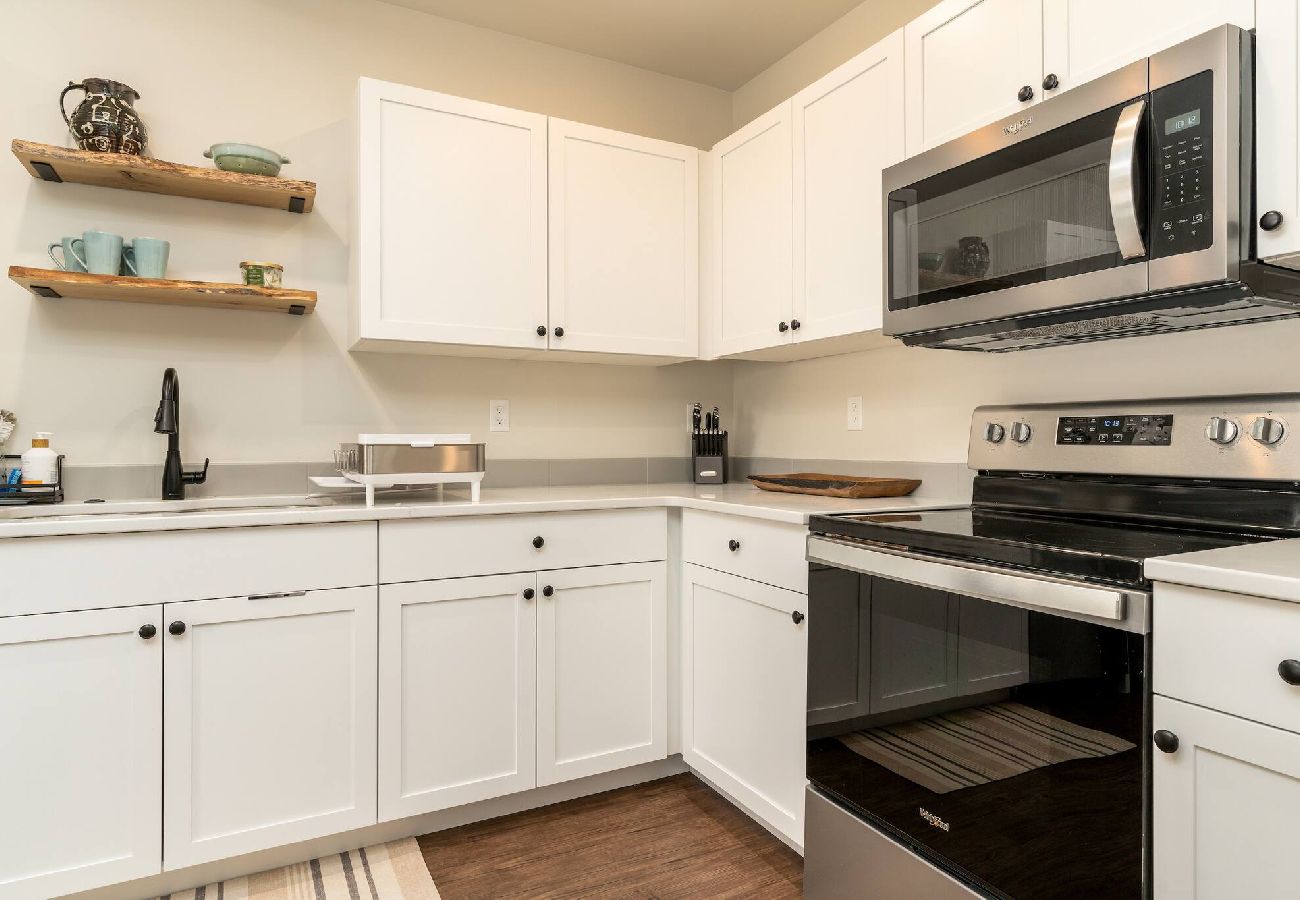 Condominium in Anaconda - Convenient & Modern Condo Living 