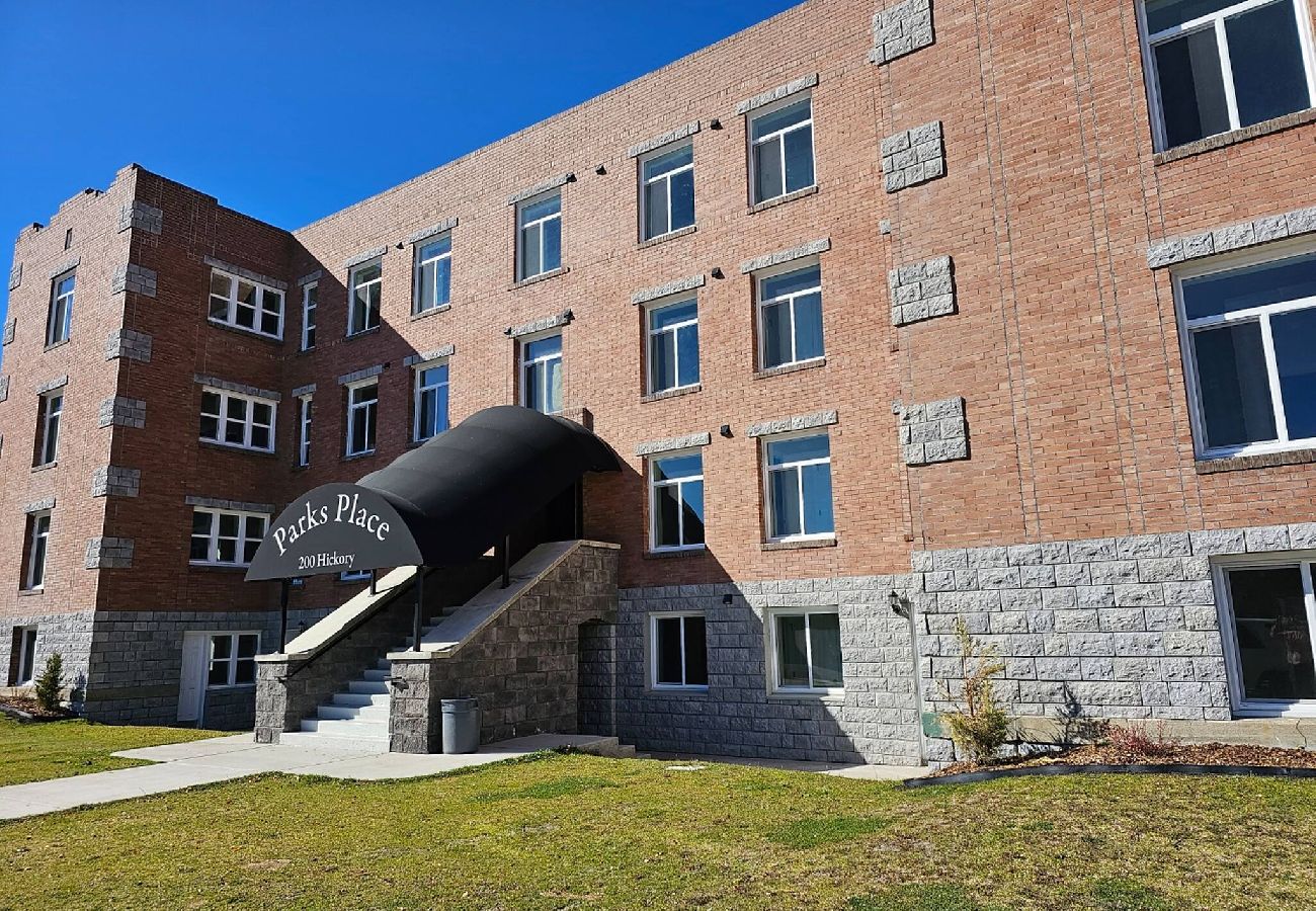 Condominium in Anaconda - Convenient & Modern Condo Living 