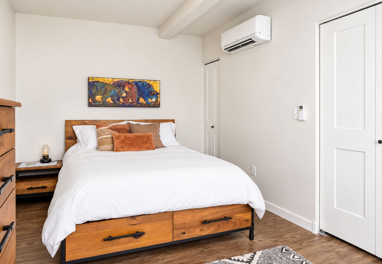 Condominium in Anaconda - Convenient & Modern Condo Living