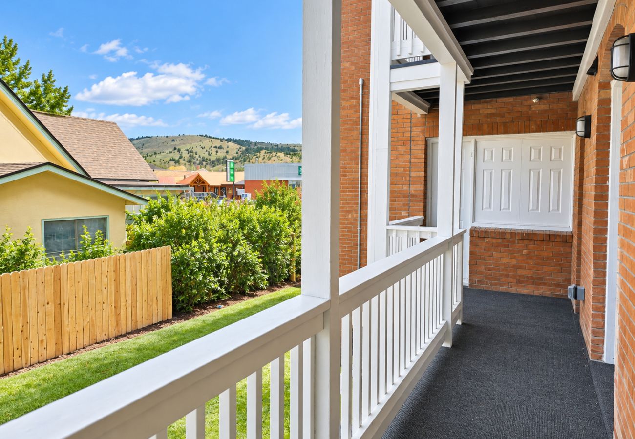 Condominium in Anaconda - Convenient & Modern Condo Living