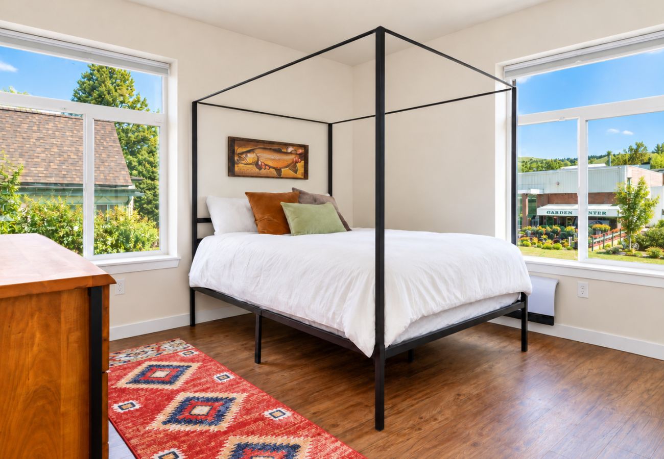 Condominium in Anaconda - Convenient & Modern Condo Living