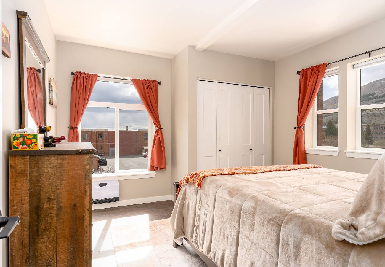 Condominium in Anaconda - 2BD/2BA Parks Place Condo 