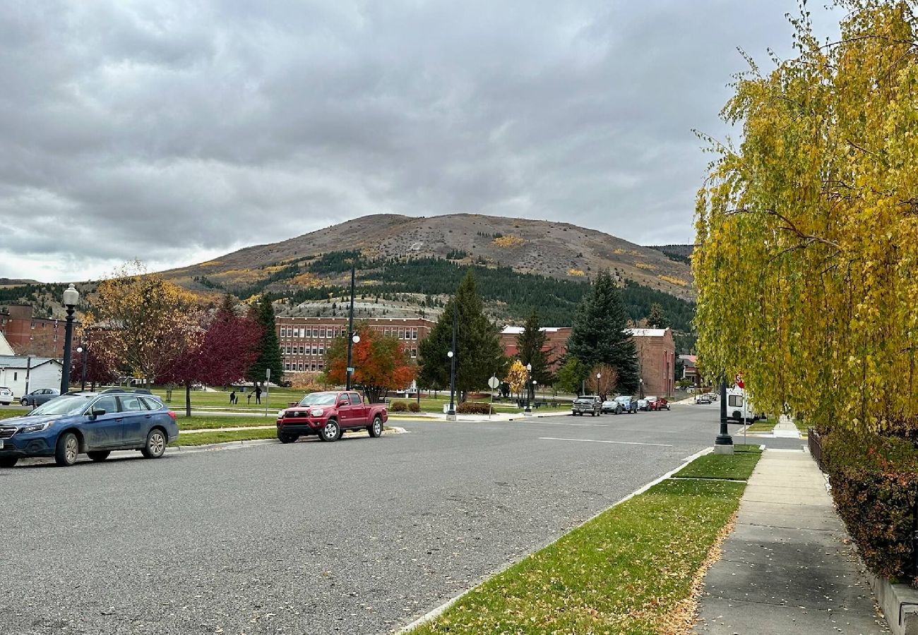 Condominium in Anaconda - 2BD/2BA Parks Place Condo 