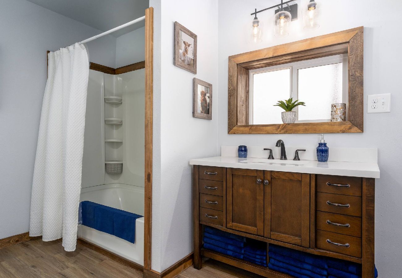 House in Anaconda - Spacious & Modern Anaconda Home 