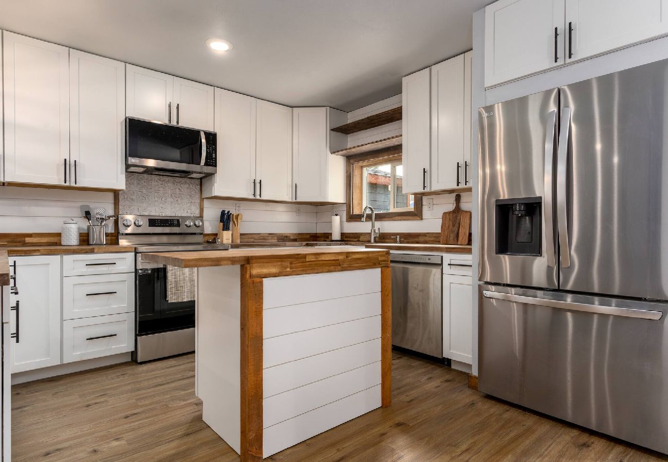 House in Anaconda - Spacious & Modern Anaconda Home 
