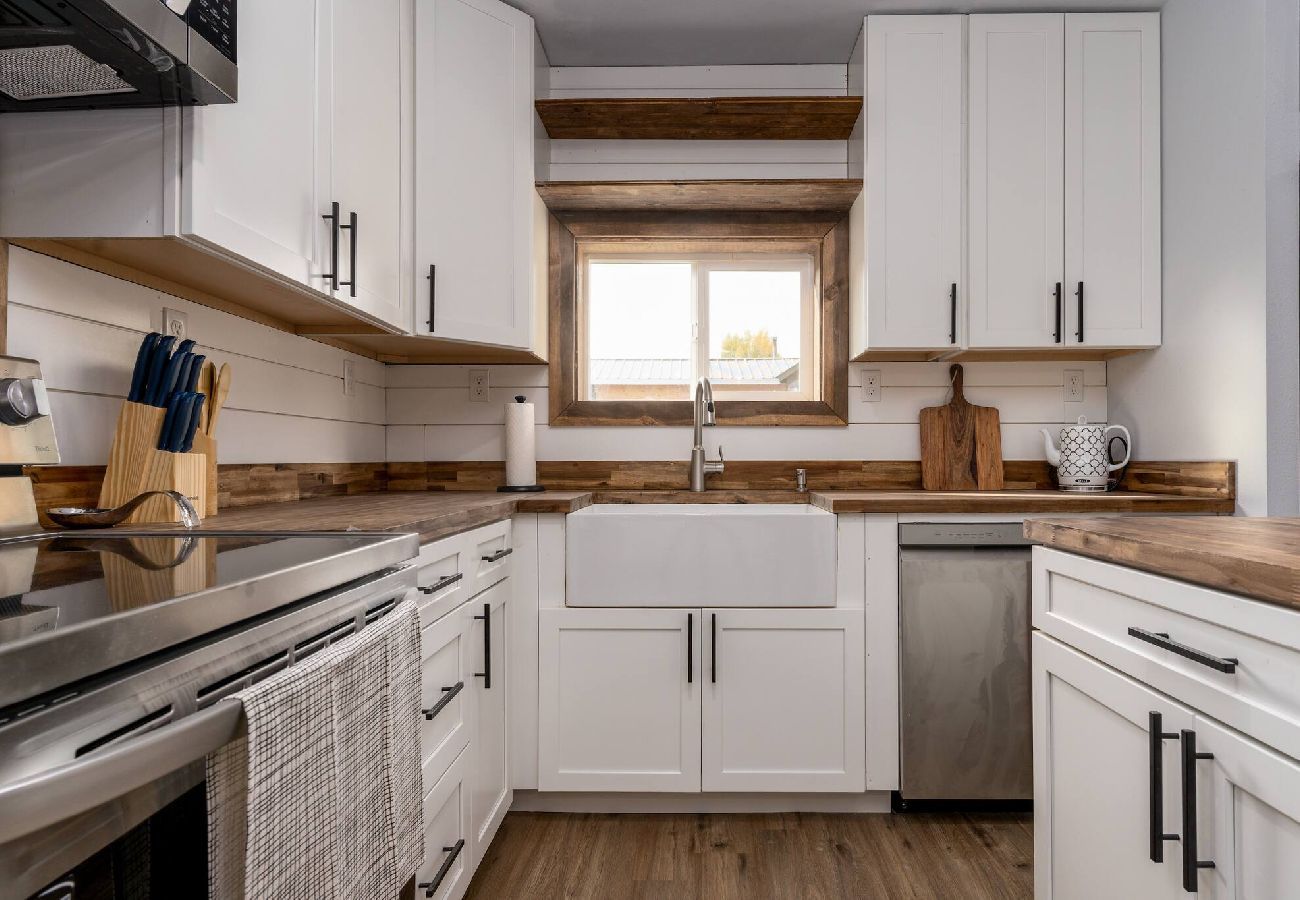 House in Anaconda - Spacious & Modern Anaconda Home 