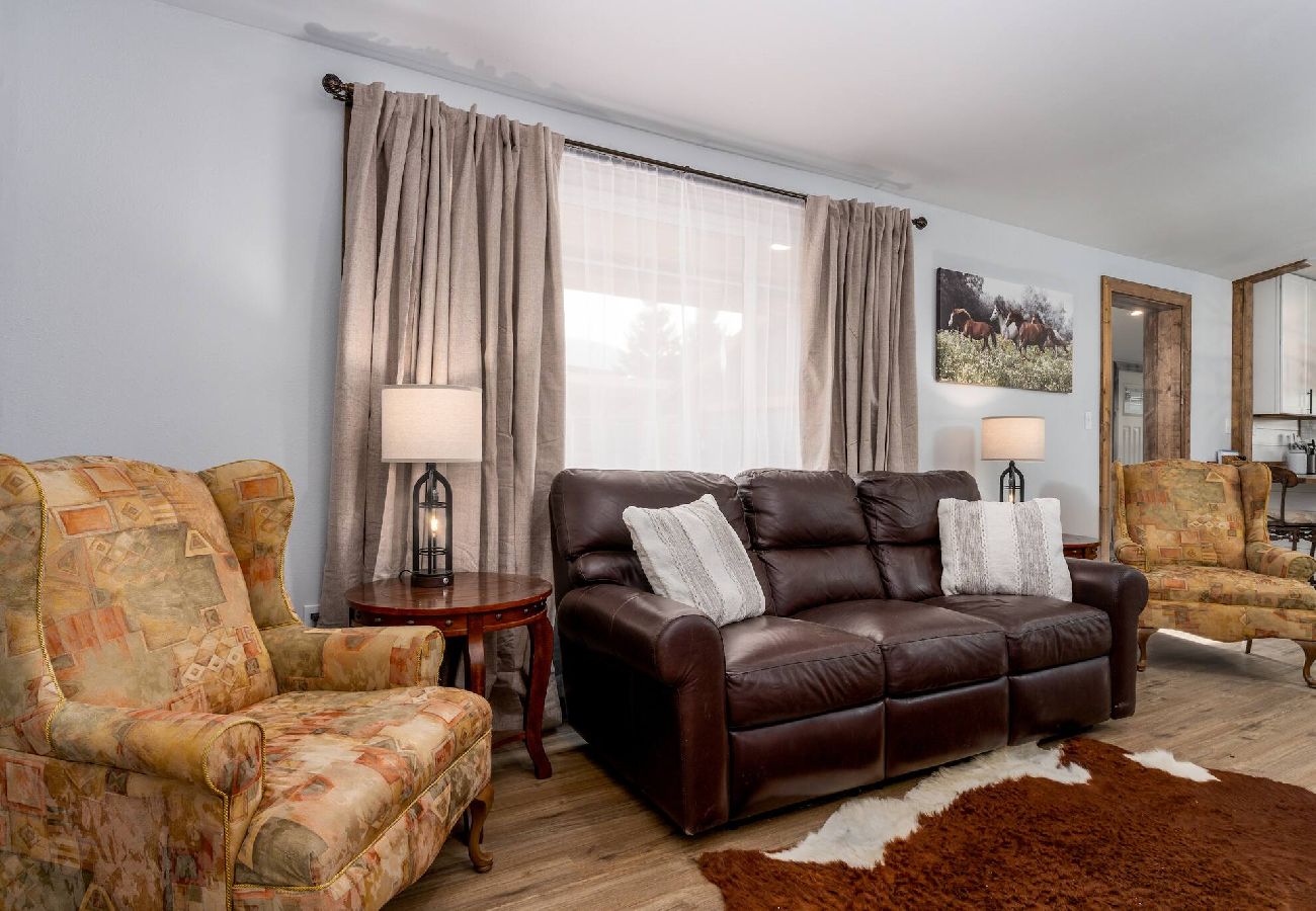 House in Anaconda - Spacious & Modern Anaconda Home 