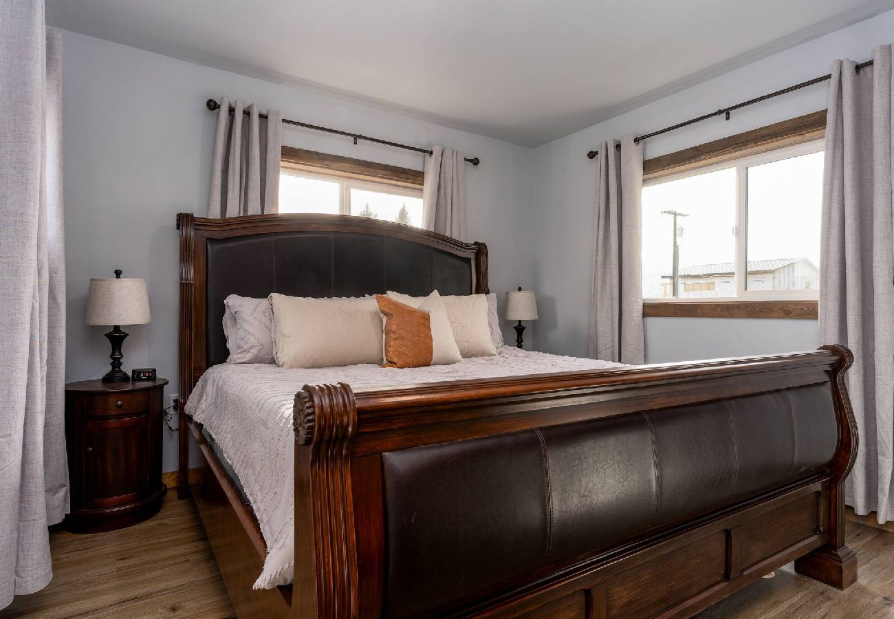 House in Anaconda - Spacious & Modern Anaconda Home 