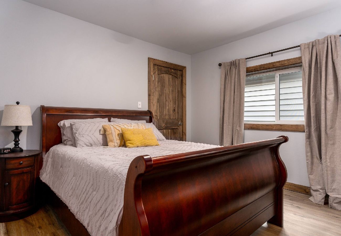 House in Anaconda - Spacious & Modern Anaconda Home 