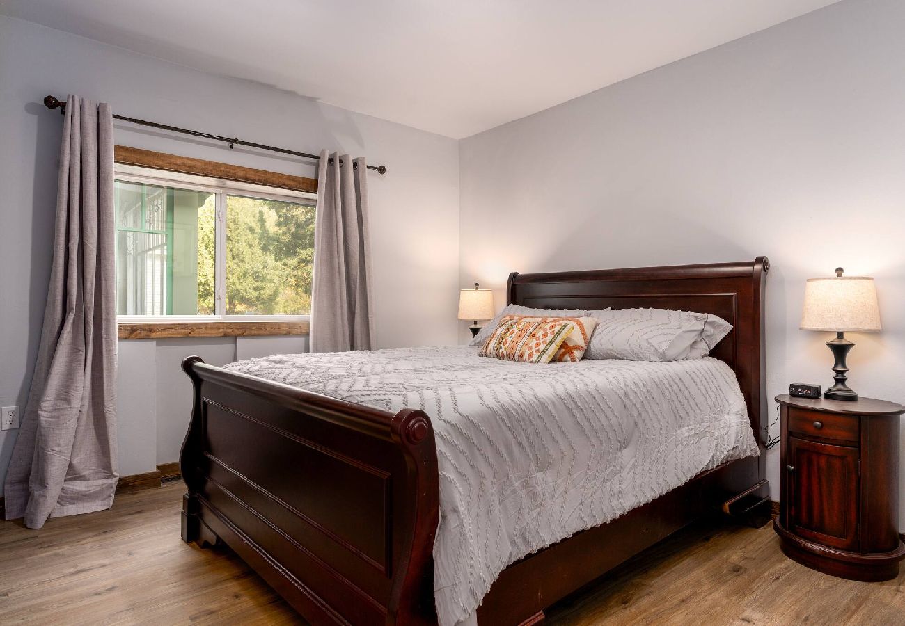 House in Anaconda - Spacious & Modern Anaconda Home 