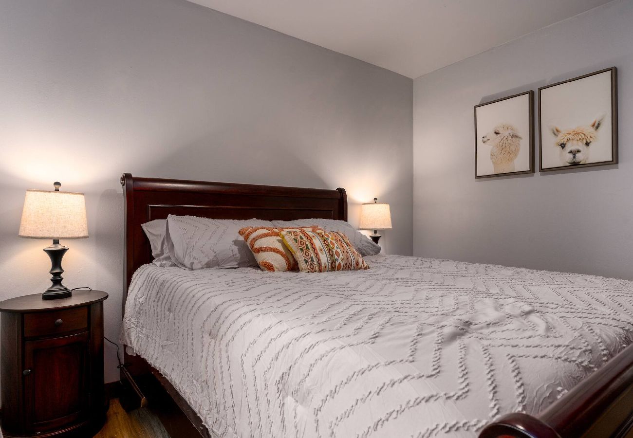 House in Anaconda - Spacious & Modern Anaconda Home 