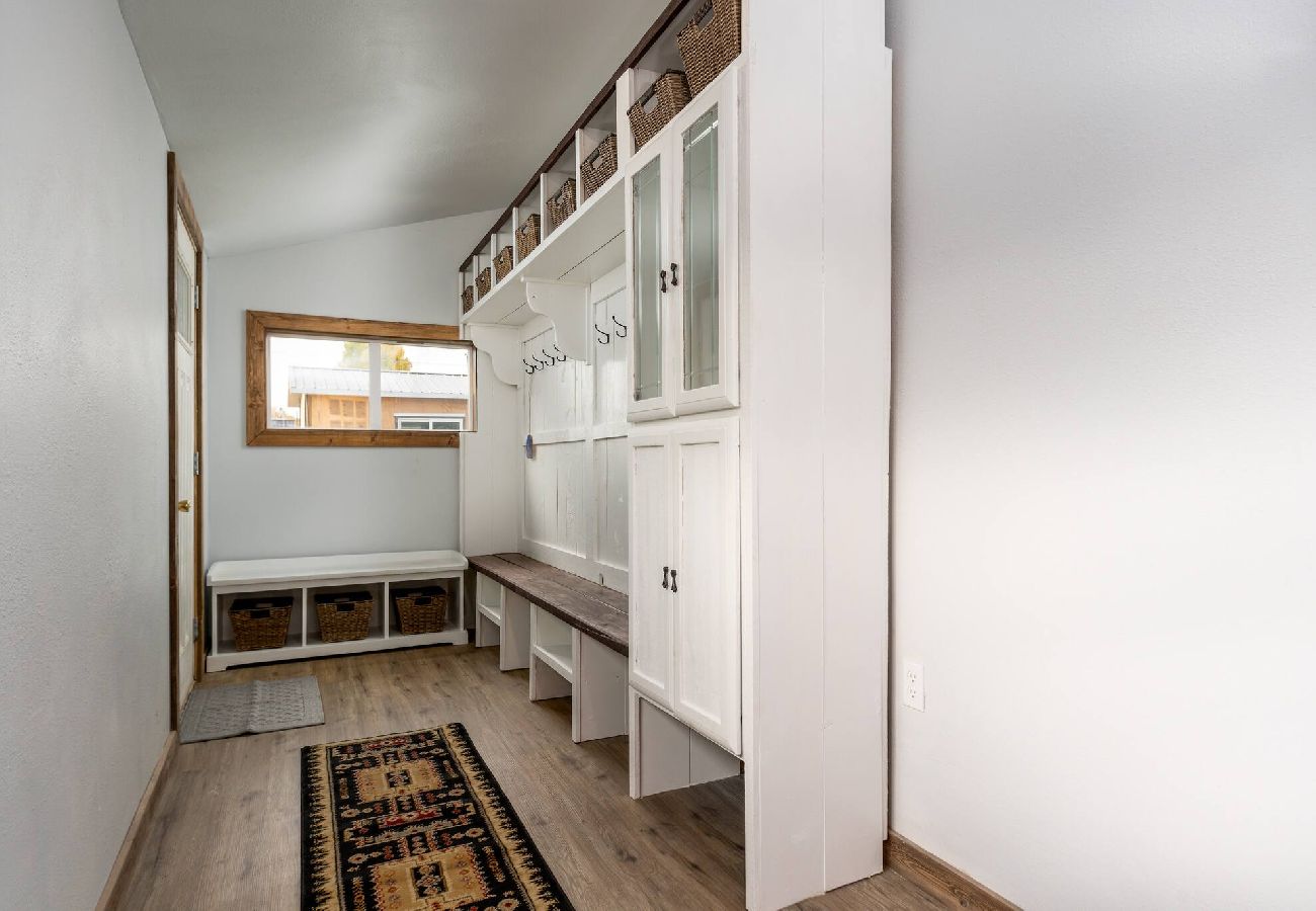 House in Anaconda - Spacious & Modern Anaconda Home 