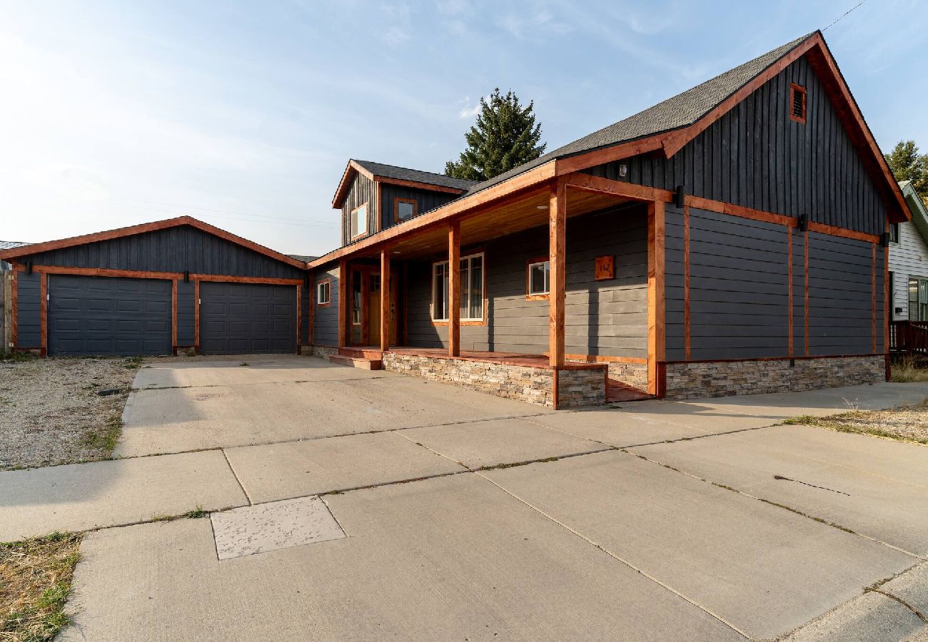 House in Anaconda - Spacious & Modern Anaconda Home 