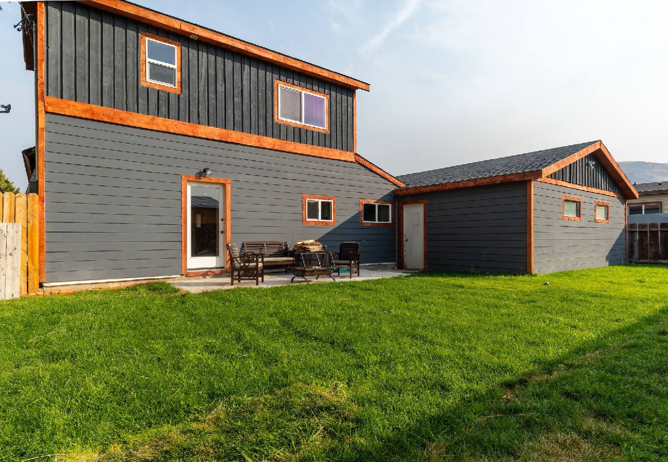 House in Anaconda - Spacious & Modern Anaconda Home 
