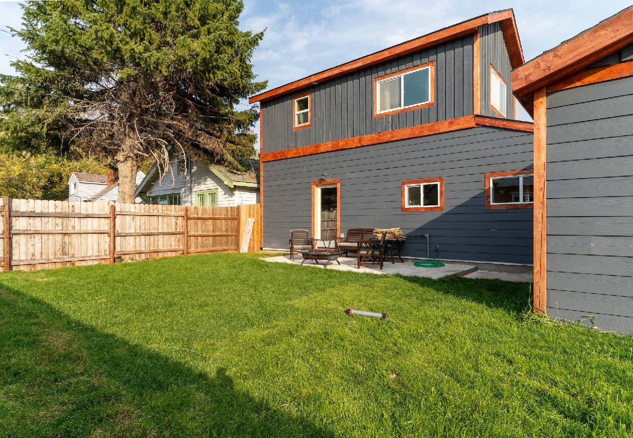 House in Anaconda - Spacious & Modern Anaconda Home 