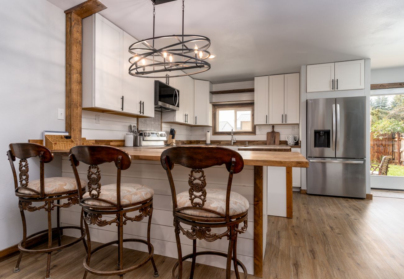House in Anaconda - Spacious & Modern Anaconda Home 