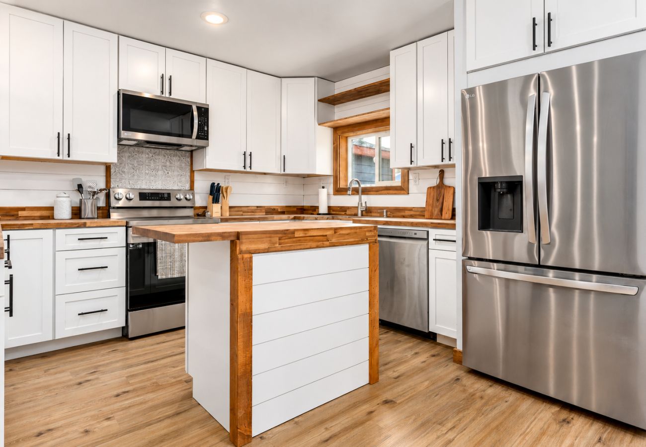 House in Anaconda - Spacious & Modern Anaconda Home