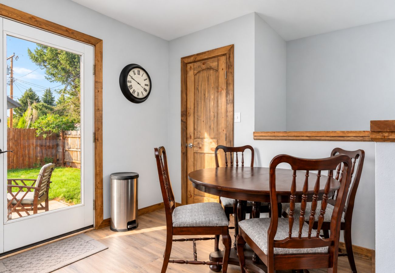 House in Anaconda - Spacious & Modern Anaconda Home
