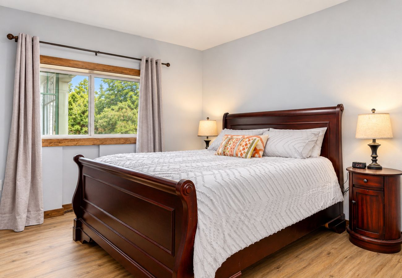House in Anaconda - Spacious & Modern Anaconda Home