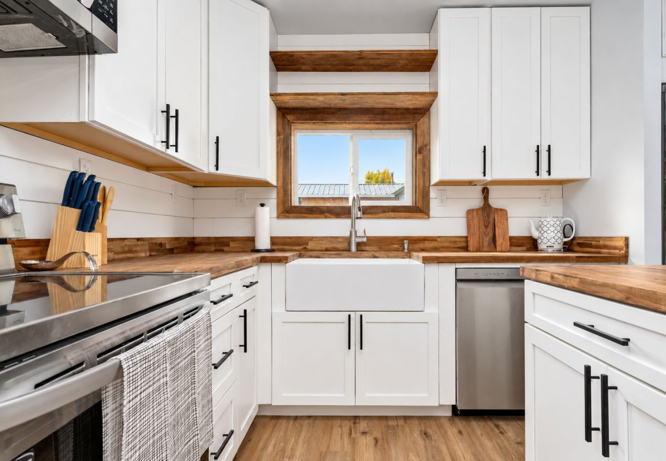 House in Anaconda - Spacious & Modern Anaconda Home