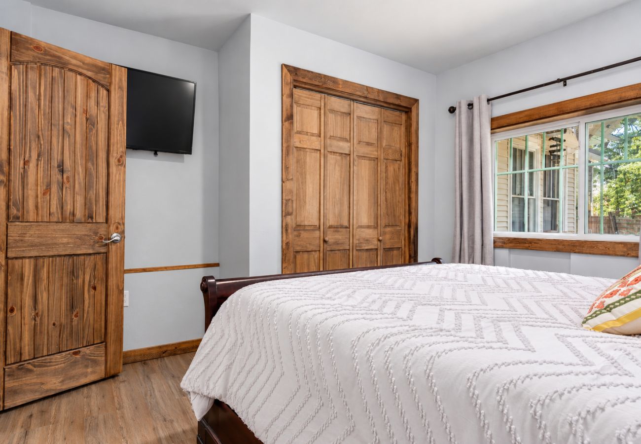 House in Anaconda - Spacious & Modern Anaconda Home