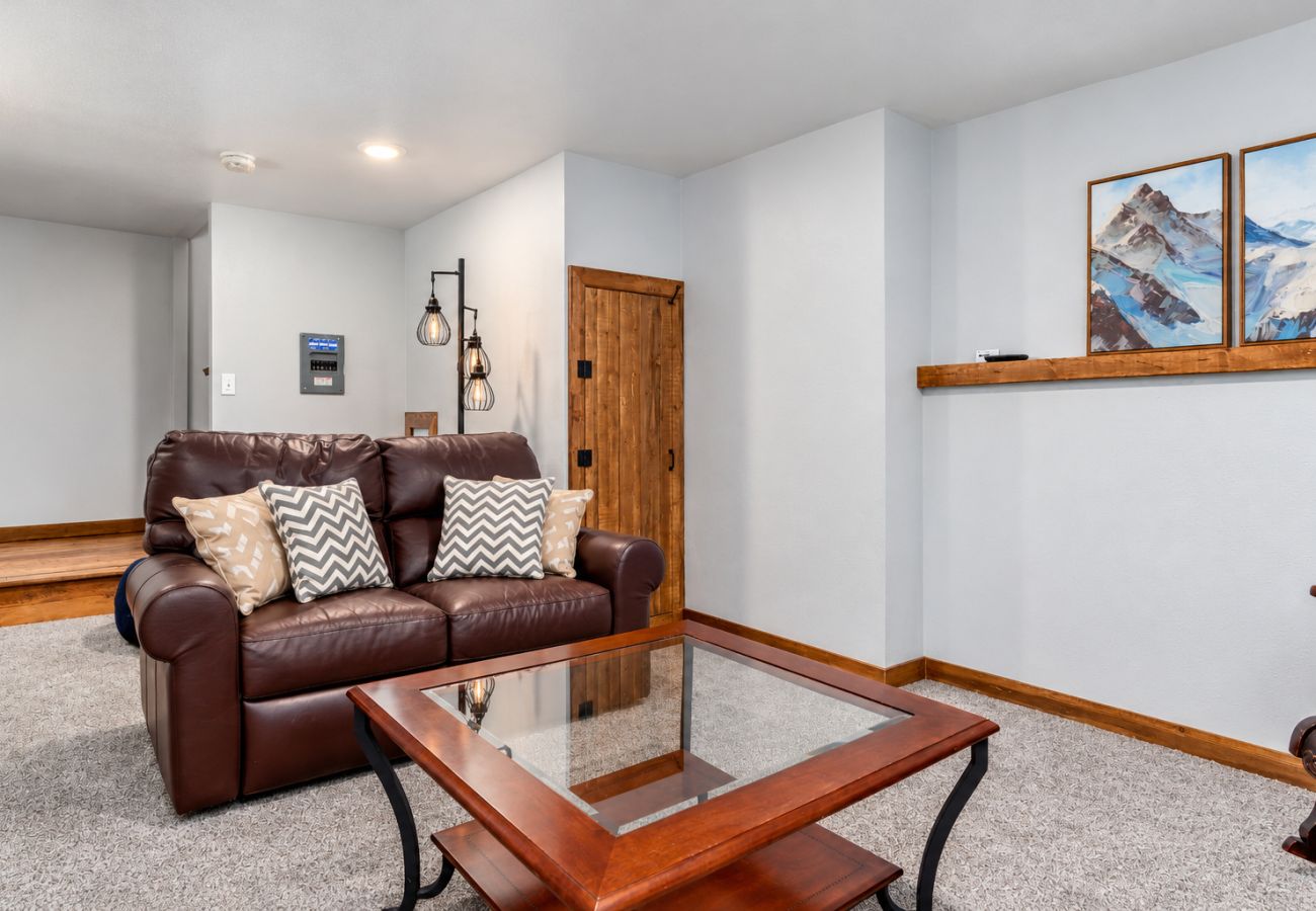 House in Anaconda - Spacious & Modern Anaconda Home