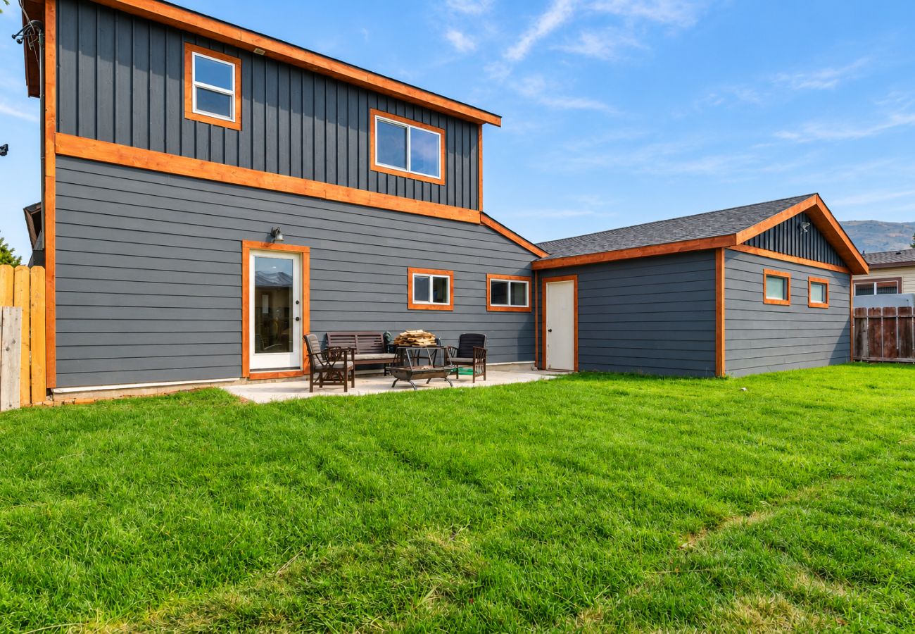 House in Anaconda - Spacious & Modern Anaconda Home