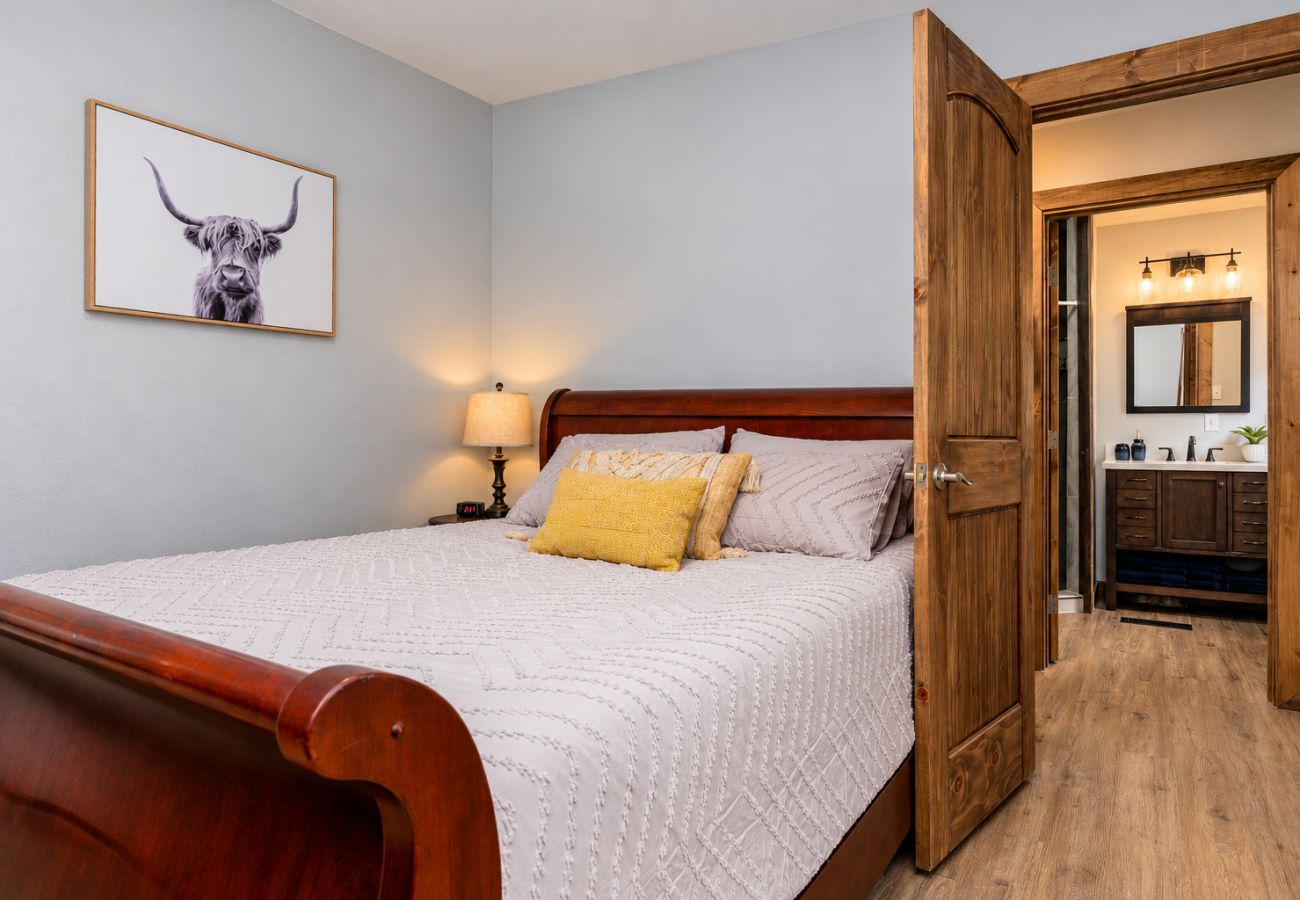 House in Anaconda - Spacious & Modern Anaconda Home
